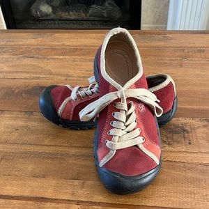 Keen sneakers, size 8